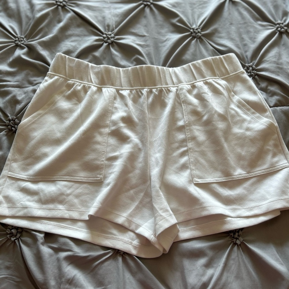 Scoop NYC White Athletic Shorts with Elastic Waistband